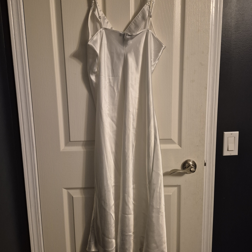Jones New York Elegant White Satin Slip - Picture 5 of 5